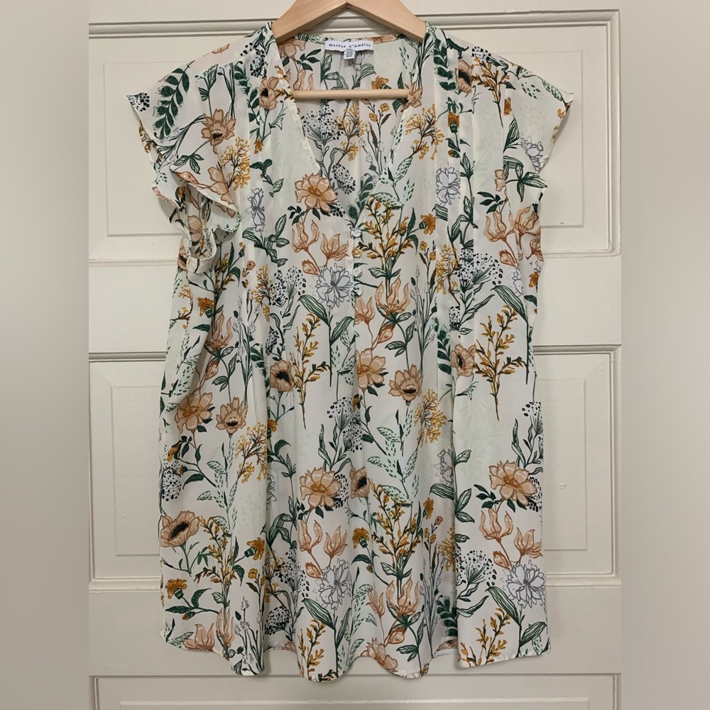 EXCELLENT CONDITION - Cream Floral Blouse!